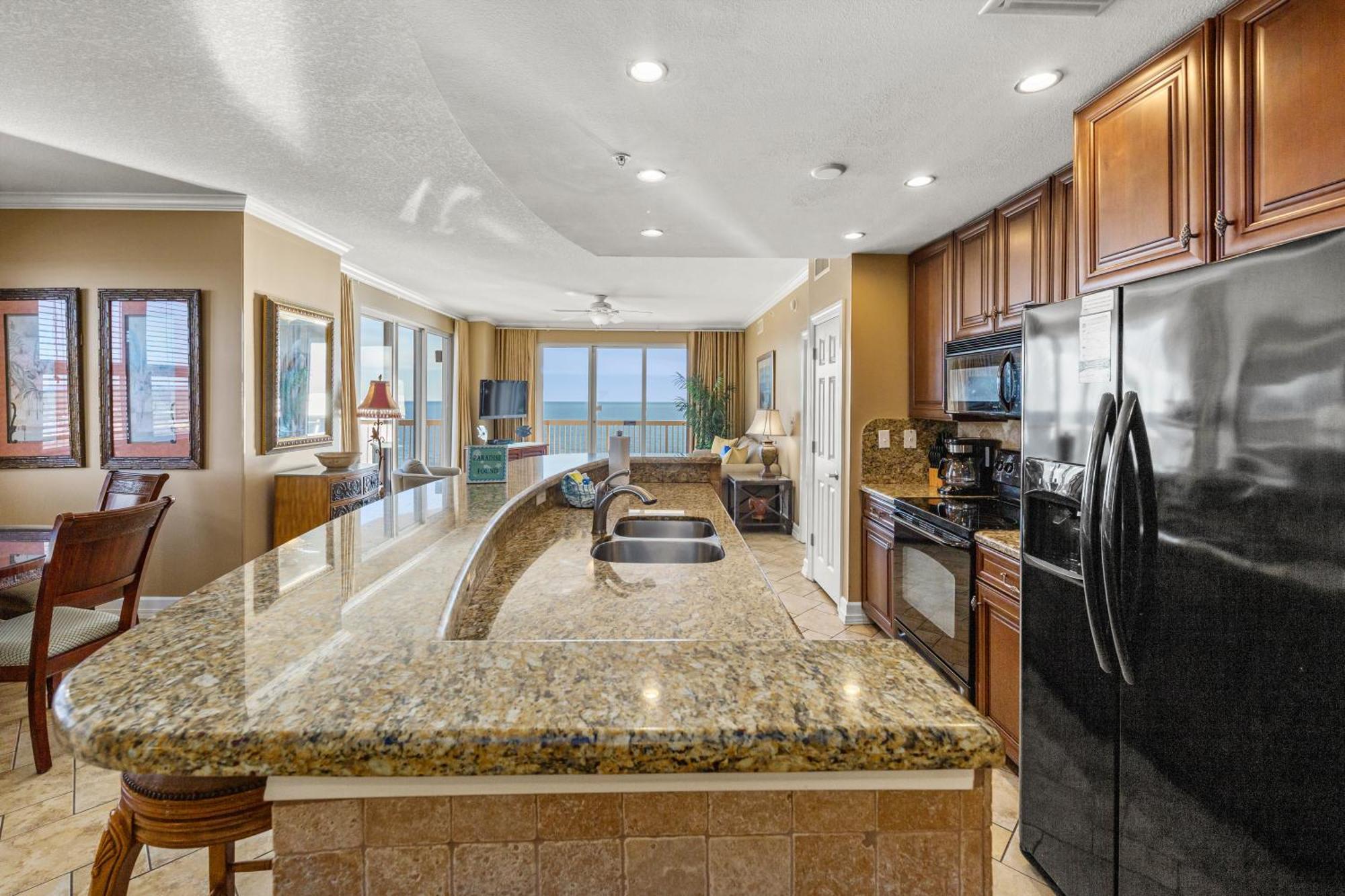 Gulf Front Master Bedroom! 2 Pools & Hot Tubs! Sleeps 8! Panama City Beach Exterior photo